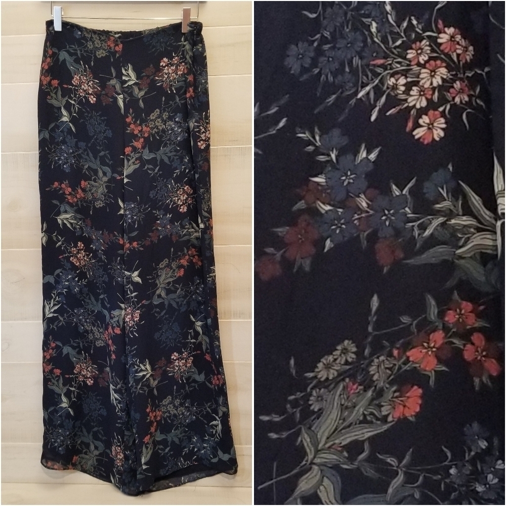 {2} Vince Camuto Navy Floral Pants